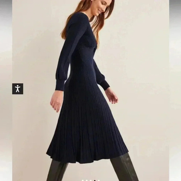Boden Twist Front Knitted Midi Dress
Navy Size 20/22R - Picture 5 of 11